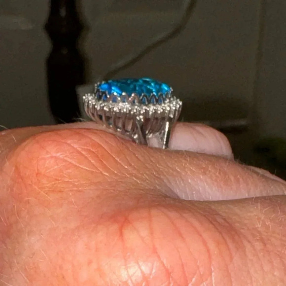 Striking oval 9 carat ocean blue topaz with a cz halo Sterling silver size 7 - Picture 8 of 14
